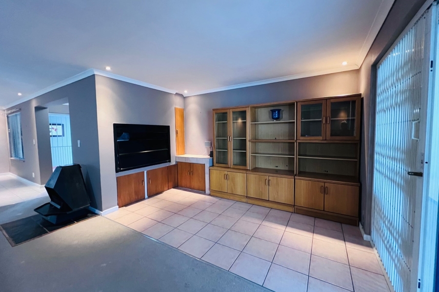 To Let 4 Bedroom Property for Rent in Parow Golf Course Western Cape